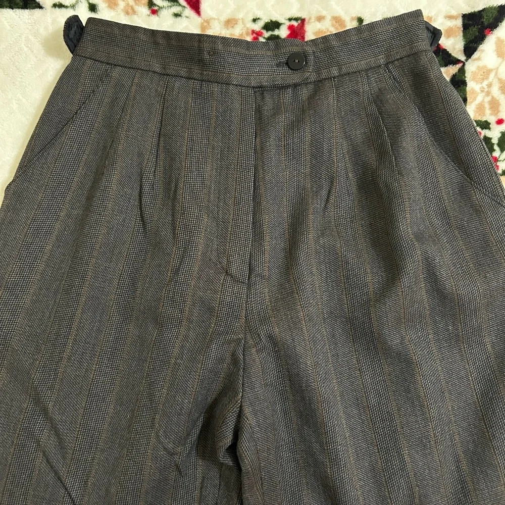 Harve Benard Women's Gray Pinstripe Trousers - Picture 3 of 5